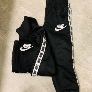 Nike sweatsuit (Unisex)